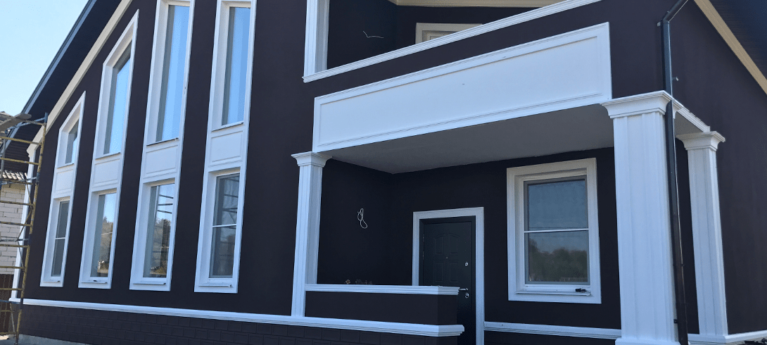 ral 8017 оштукатуренный фасад дома