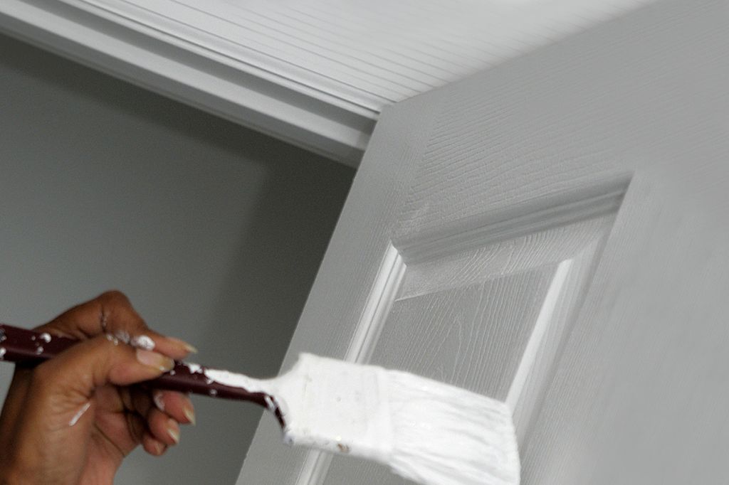 Интерьерные краски: выбор и способы нанесения